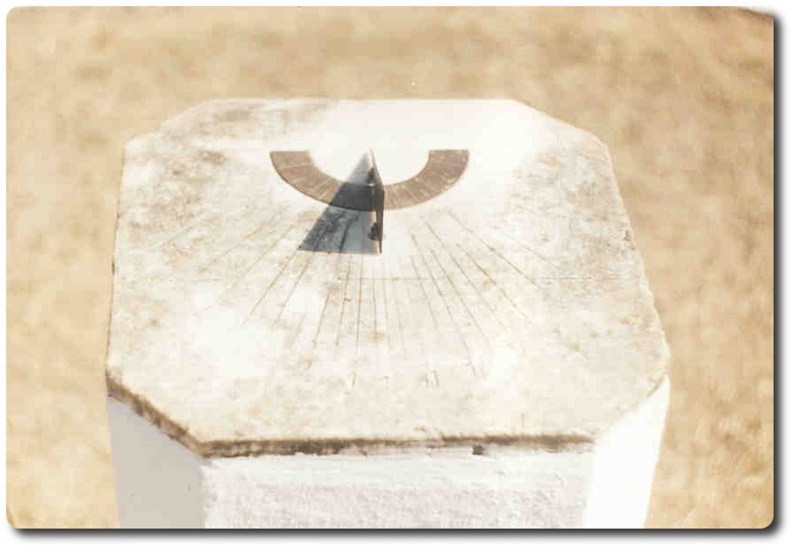 Reloj de sol de la Finca El Abra