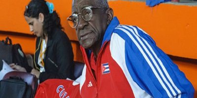 Proveniente del Reparto Portuondo en Santiago de Cuba. Su padre, maestro panadero y dulcero. Su madre, costurera.