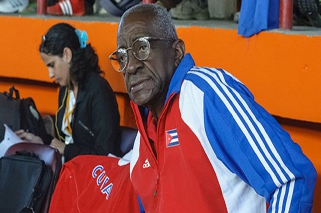 Proveniente del Reparto Portuondo en Santiago de Cuba. Su padre, maestro panadero y dulcero. Su madre, costurera.