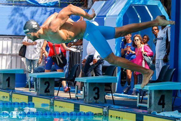 En la Copa Marcelo Saladao, Hanser García logró un discreto tiempo de 50.39 segundos en los 100 metros libres, pero no tuvo oposición. En el Trofeo de Barcelona ganó el bronce en esa distancia con un notable 48,83. Luego fue quinto en 50 con 22,46. Foto: Roberto Morejón/ Jit.