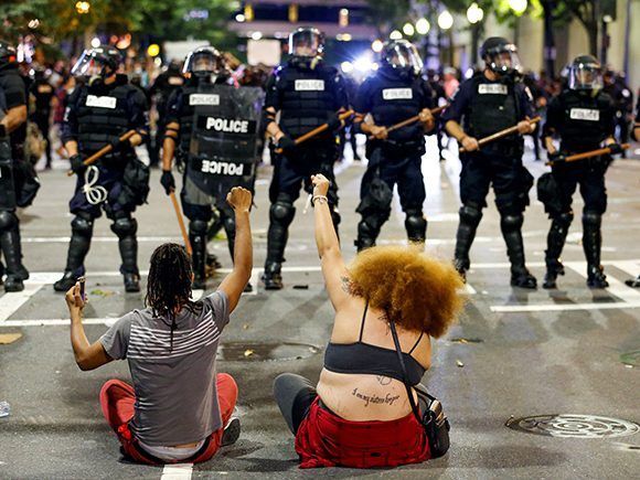 Protestas contra el abuso y el racismo de la policía en Estados Unidos. Foto: Reuters.