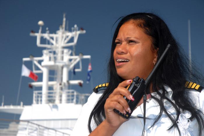 “Mi trabajo es tenso porque tienes que estar pendiente de la corriente, del viento, todo eso incide sobre la maniobra”, afirmó Tamara Cobas. | foto: Tomada del periódico Granma