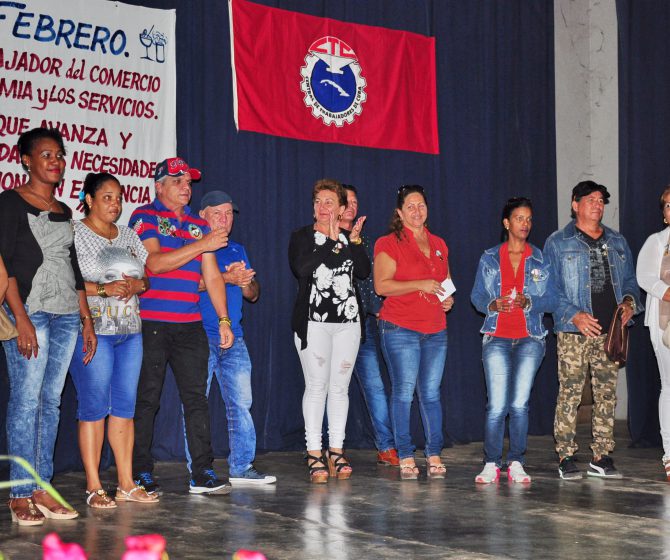 Durante el reconocimiento a los trabajadores Foto: Victor Víctor Piñero Ferrat