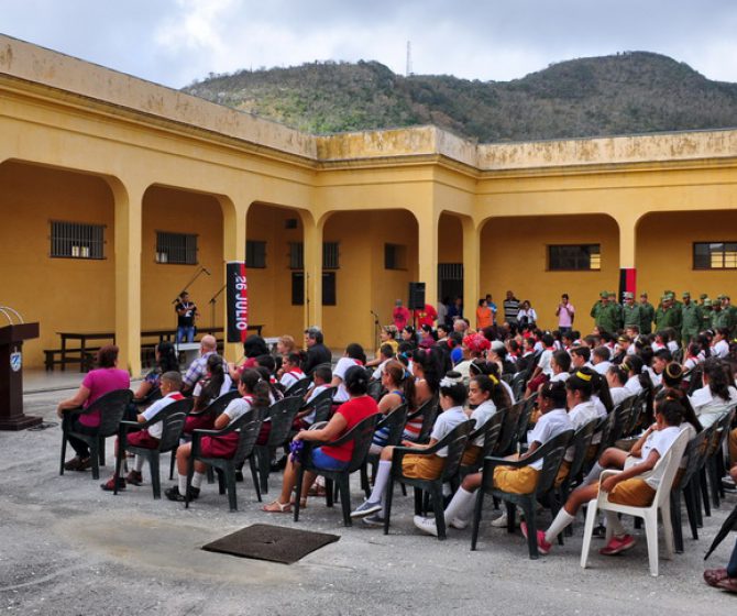 Retumba en la historia marcha convertida en himno