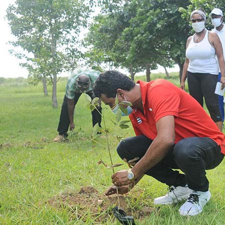 Visita a las intalaciones deportivas Viceprecidente 1ro del Inder.Foto Yoandris Delgado Matos (7)