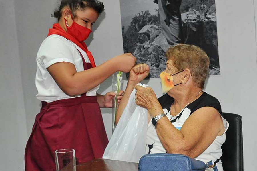 Encuentro e intercambio de la UJC con la generación del 60.Foto Yoandris Delgado Matos (9)