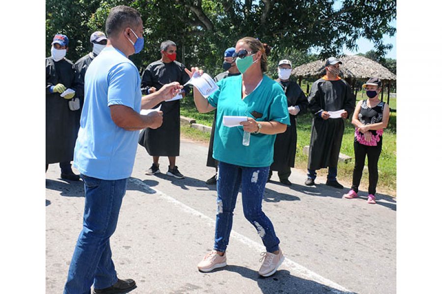 Enfermera de la comunidad.Foto Yoandris Delgado Matos