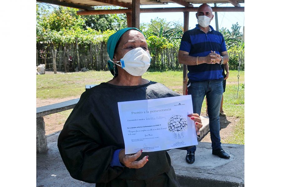 Premio a la perseverancia para Ana Lidia Gutierrez.Foto Yoandris Delgado Matos