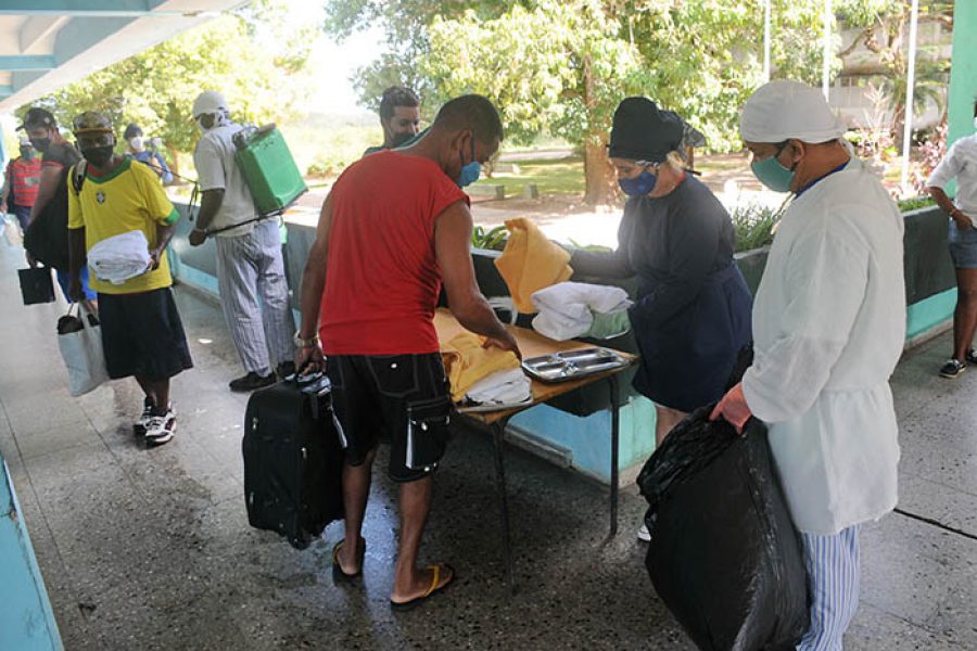 Recorrido del CDM por centros de aislamiento y zonas en cuarentena, fotos Yesmanis Vega Ávalos_4