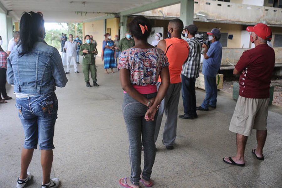 Recorrido del Consejo de Defensa Municipal por comunidades libres de covid-19 (11)