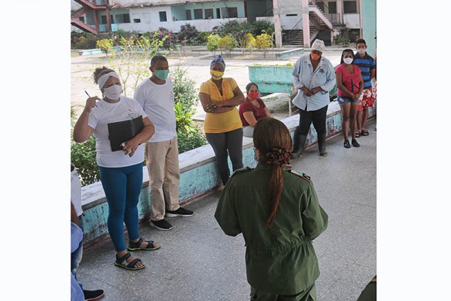 Recorrido del Consejo de Defensa Municipal por comunidades libres de covid-19 (4)