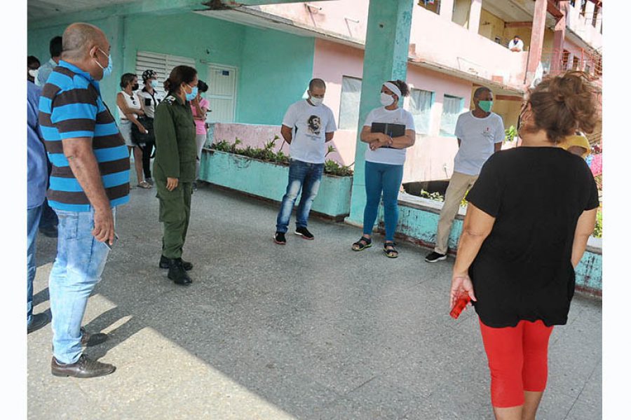 Recorrido del Consejo de Defensa Municipal por comunidades libres de covid-19 (5)