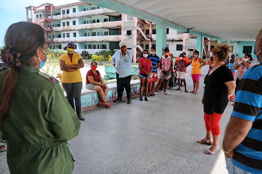 Recorrido del Consejo de Defensa Municipal por comunidades libres de covid-19 (8)