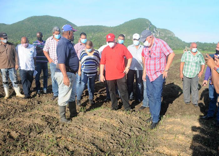 Recorrido del viceprimer ministro Jorge Luis Tapia Fonseca, fotos Yesmanis Vega Àvalos _03