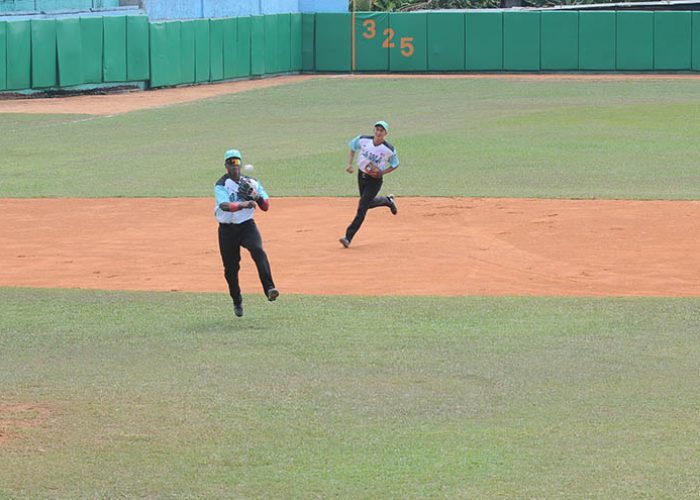 Serie de Beisbol Isla vs Pinar.Fotos Yoandris Delgado Matos (2)
