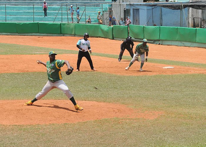 Serie de Beisbol Isla vs Pinar.Fotos Yoandris Delgado Matos (7)