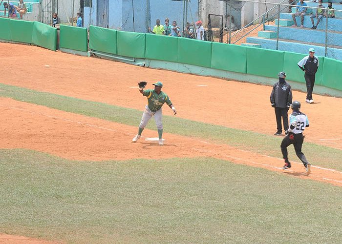 Serie de Beisbol Isla vs Pinar.Fotos Yoandris Delgado Matos (9)