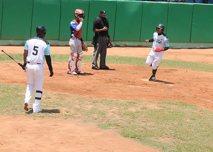 Serie de béisbol Industriales Vs Isla.Fotos Yoandris Delgado Matos (2)