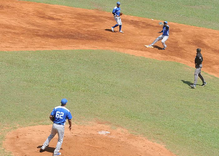 Serie de béisbol Industriales Vs Isla.Fotos Yoandris Delgado Matos (5)