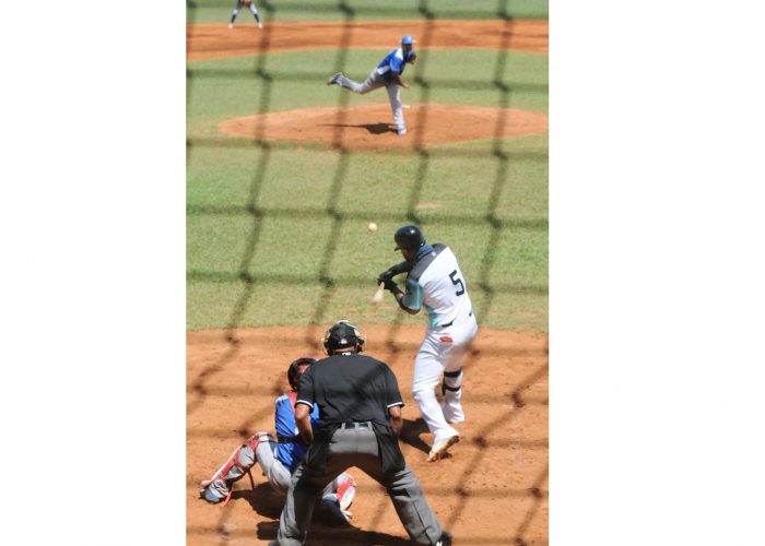 Serie de béisbol Industriales Vs Isla.Fotos Yoandris Delgado Matos (7)