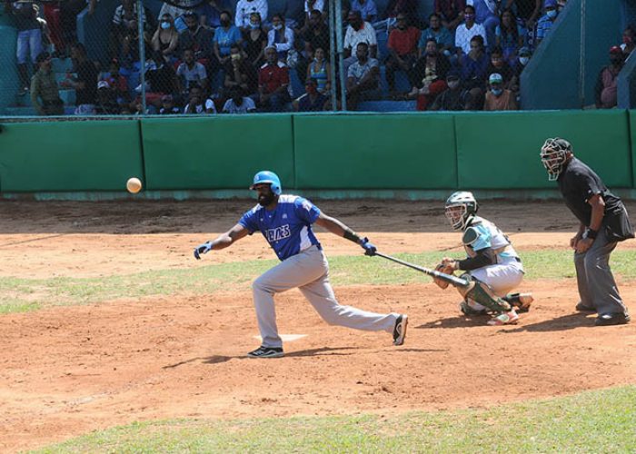 Serie de béisbol Industriales Vs Isla.Fotos Yoandris Delgado Matos (9)