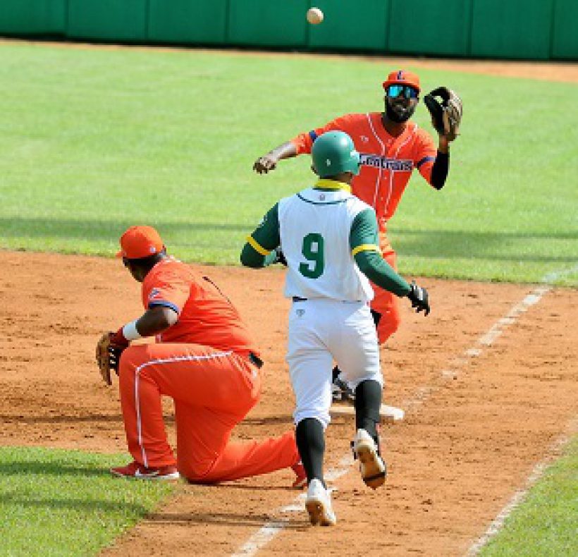 Liga Élite del Beisbol Cubano Vegueros vs Centrales (171)