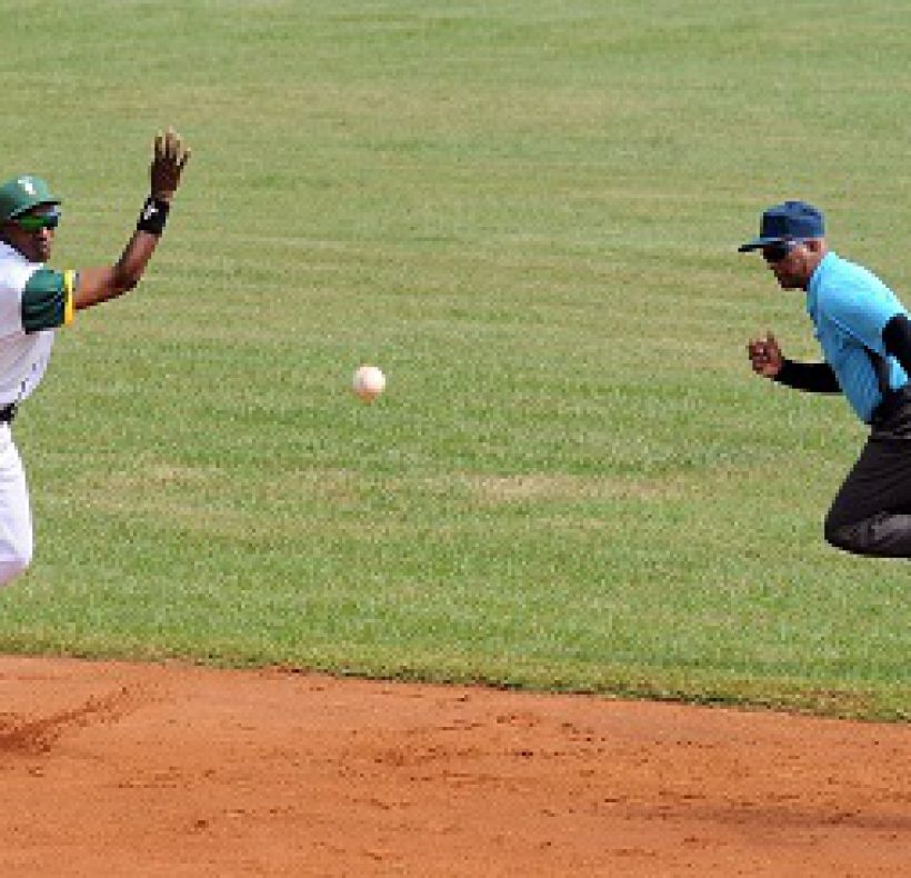 Liga Élite del Beisbol Cubano Vegueros vs Centrales (39)