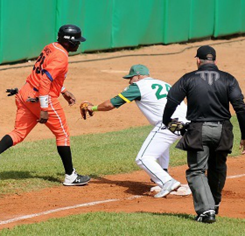 Liga Élite del Beisbol Cubano Vegueros vs Centrales (48)