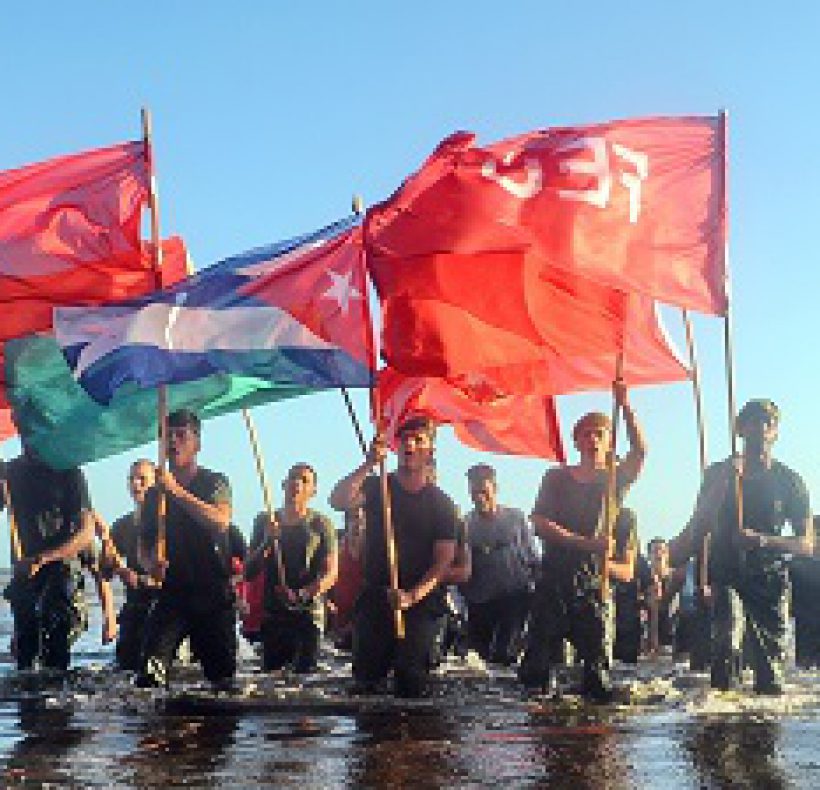Desembarco simbólico por la UJC. Foto Yoandris Delgado Matos (2)