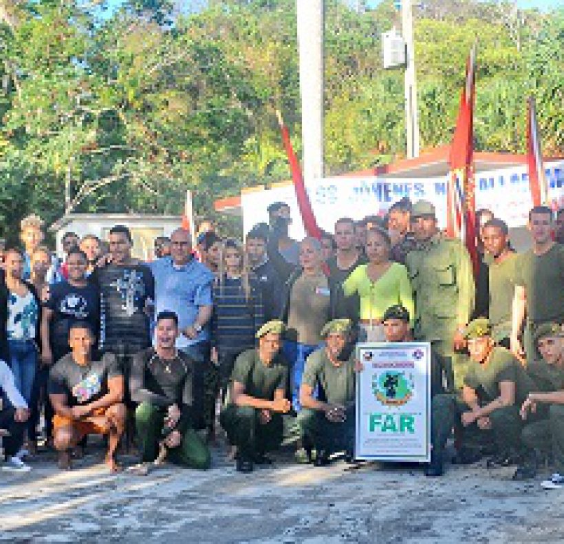 Desembarco simbólico por la UJC. Foto Yoandris Delgado Matos (8)