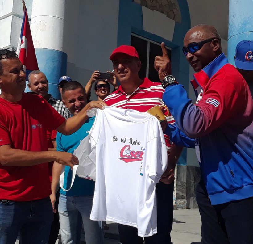 Recibimiento a Johnson – V Clásico Mundial 4to lugar (88)