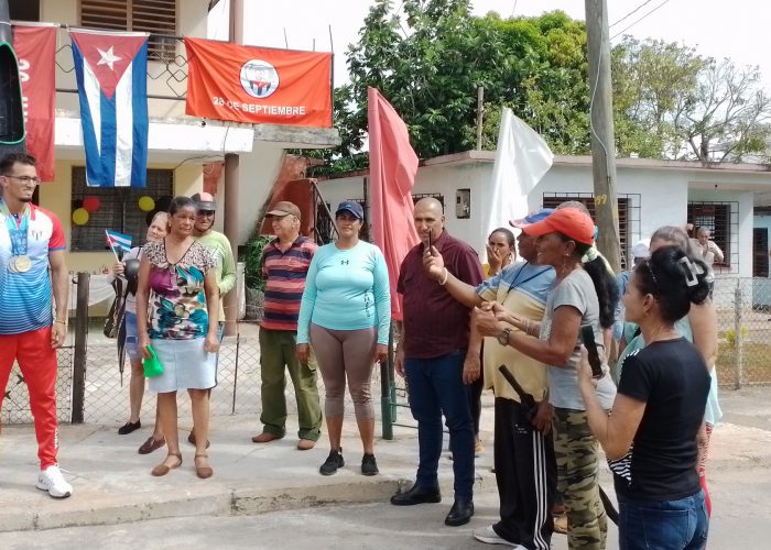 Recibimiento Robert Benítez de los JCC San Salvador – barrio (17)