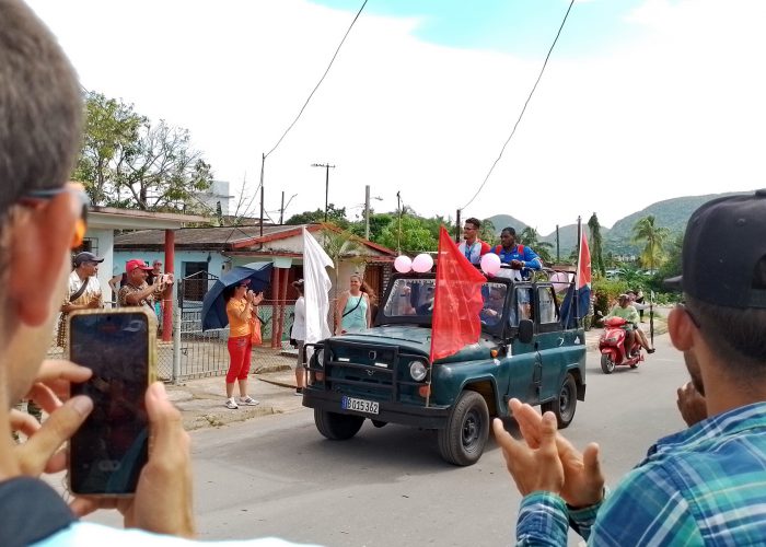 Recibimiento Robert Benítez de los JCC San Salvador – barrio (4)
