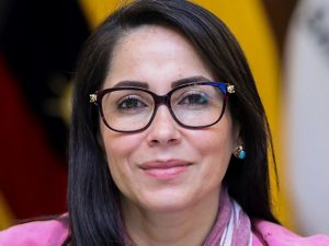 Último día de encuestas electorales en Ecuador, González es favorita