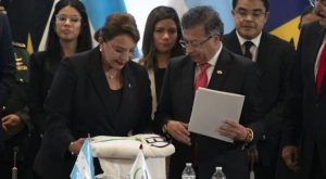 Colombia recibió de Honduras presidencia protempore de la Celac